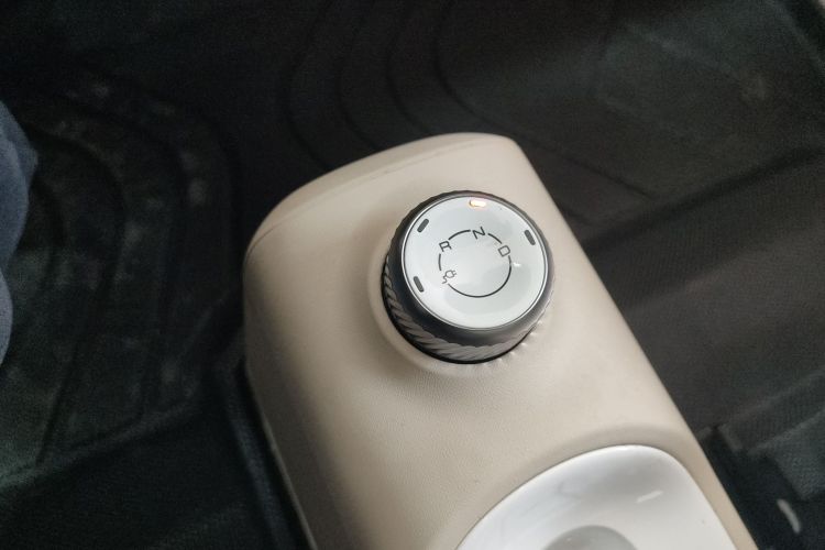 五菱汽车 宏光MINIEV 2024款 第三代 215km 青春版中控内饰18