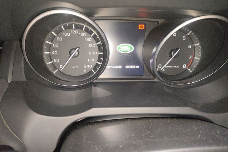 路虎 揽胜极光 2015款 2.0T 五门智耀版中控内饰15