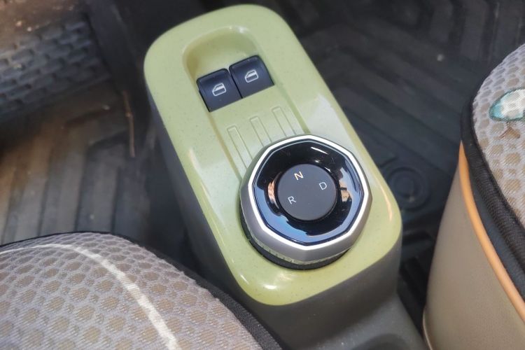 吉利银河 2024款 熊猫mini 200km 龙腾版中控内饰18