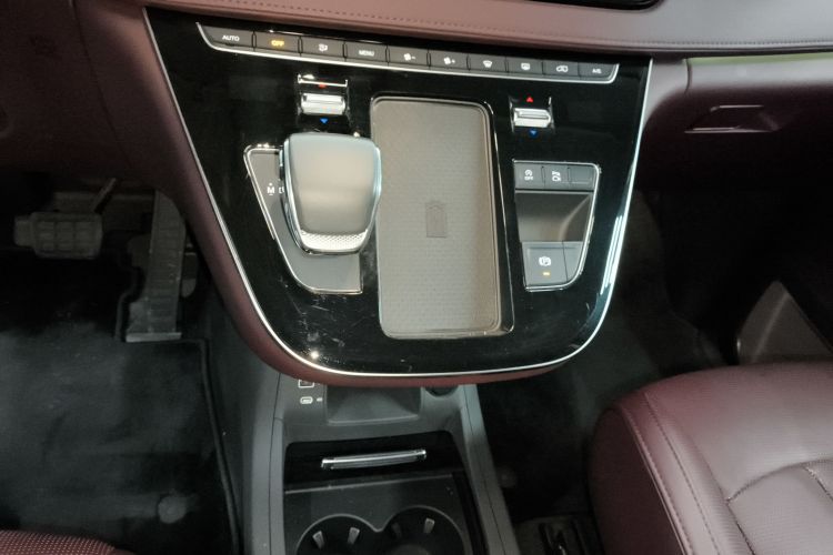 红旗HQ9 2023款 2.0T 智联旗享版局部细节18