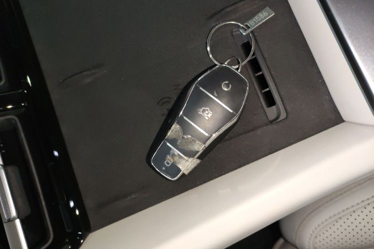 比亚迪 唐L 2025款 EV 600KM四驱激光雷达旗舰型中控内饰11