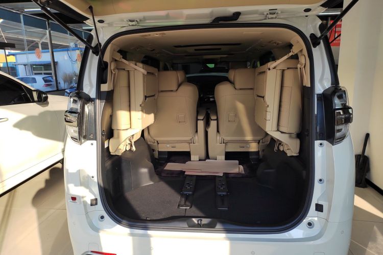 丰田 威尔法 2023款 皇冠 双擎 2.5L HV尊贵版机舱底盘23