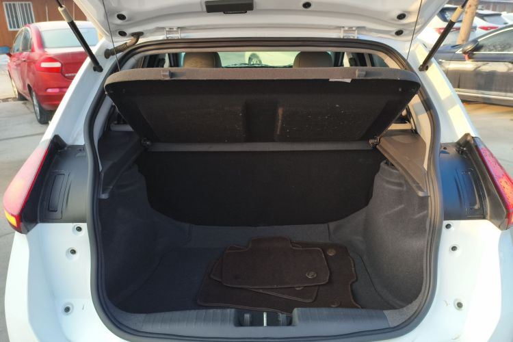 奇瑞 瑞虎3X 2023款 1.5L CVT时尚版机舱底盘23