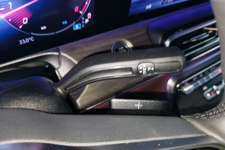 奔驰V级 2024款 V 300 L 长轴距豪华版局部细节18