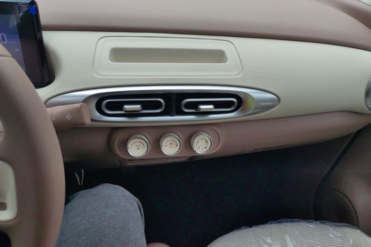 五菱汽车 宏光MINIEV 2025款 四门版 进阶款中控内饰16