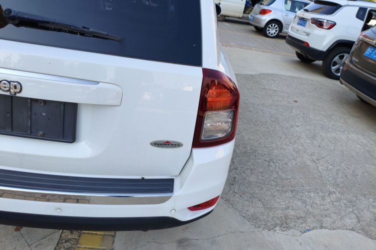 Jeep 指南者(进口) 2014款 改款 2.4L 四驱舒适版车身外观6006