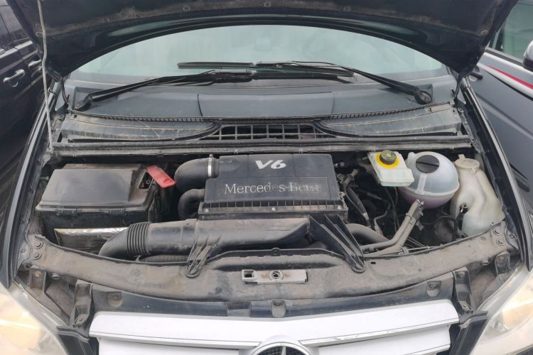 奔驰 唯雅诺 2013款 3.0L 舒适版机舱底盘24