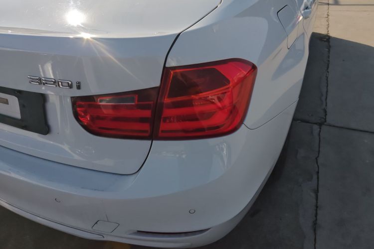 宝马3系 2015款 320i 超悦版时尚型车身外观6006