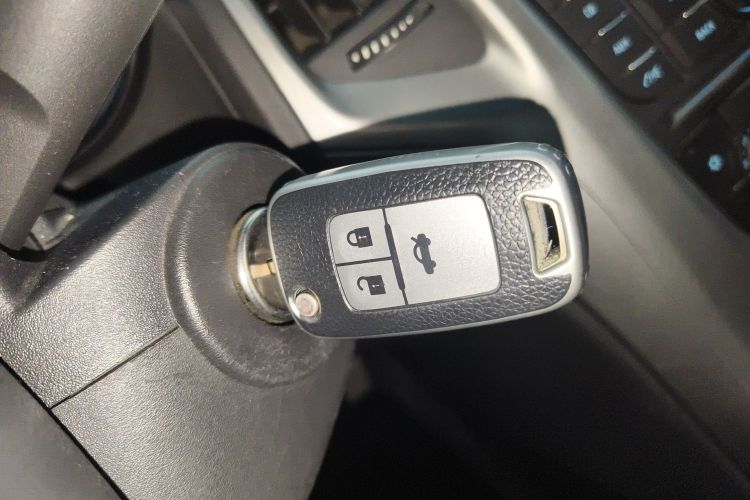 别克 英朗 2014款 XT 1.6L 自动时尚版中控内饰11