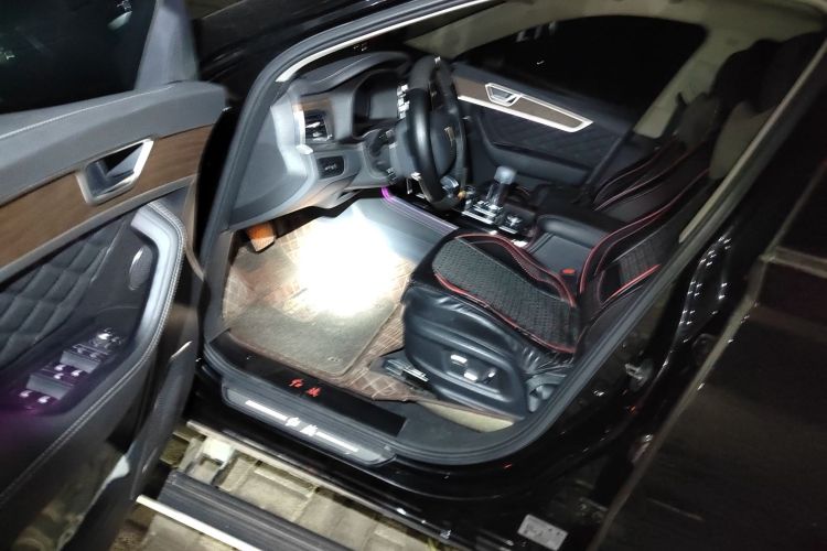 红旗HS7 2021款 2.0T DCT两驱智联旗畅版中控内饰20