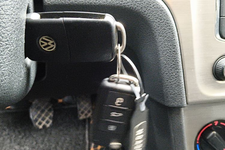 大众 朗逸 2013款 改款经典 1.6L 手动舒适版中控内饰11