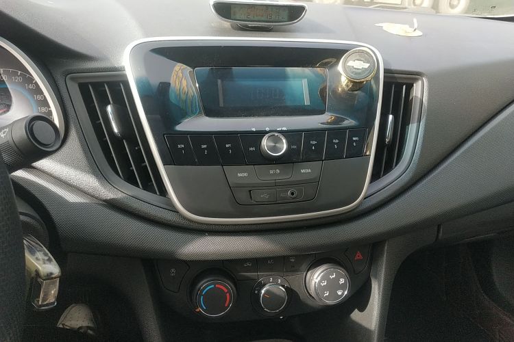 雪佛兰 科沃兹 2016款 1.5L 手动欣享版中控内饰16