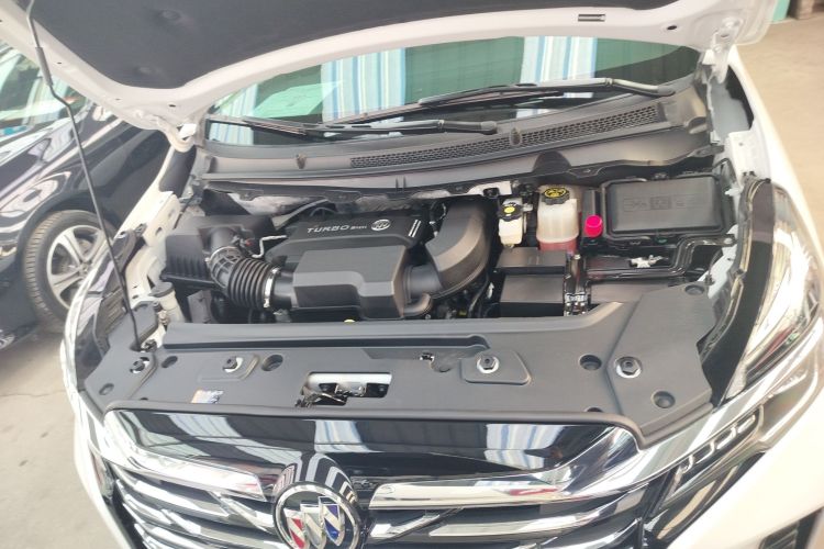 别克GL8 2023款 改款 陆上公务舱 豪华型机舱底盘24