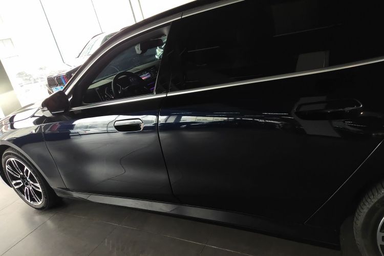 宝马5系 2025款 525Li M运动套装车身外观6003