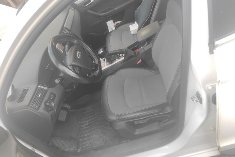 观致3 2016款 都市SUV 1.6T 自动致悦型中控内饰19