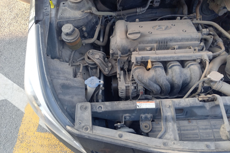 现代 瑞纳 2014款 1.4L 手动智能型GLS机舱底盘25