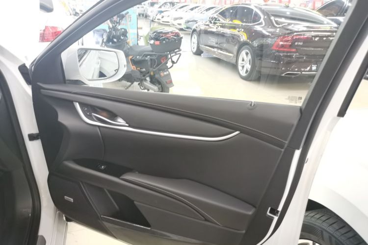 凯迪拉克XTS 2018款 28T 技术型中控内饰42