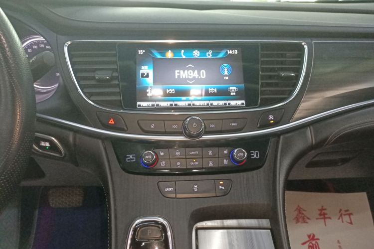 别克 君越 2018款 20T 精英型中控内饰16