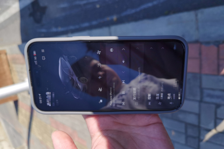 特斯拉 Model Y 2022款 后轮驱动版中控内饰11