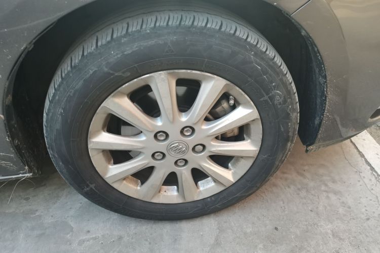 别克GL8 2011款 3.0L GT豪华商务豪雅版车身外观6007