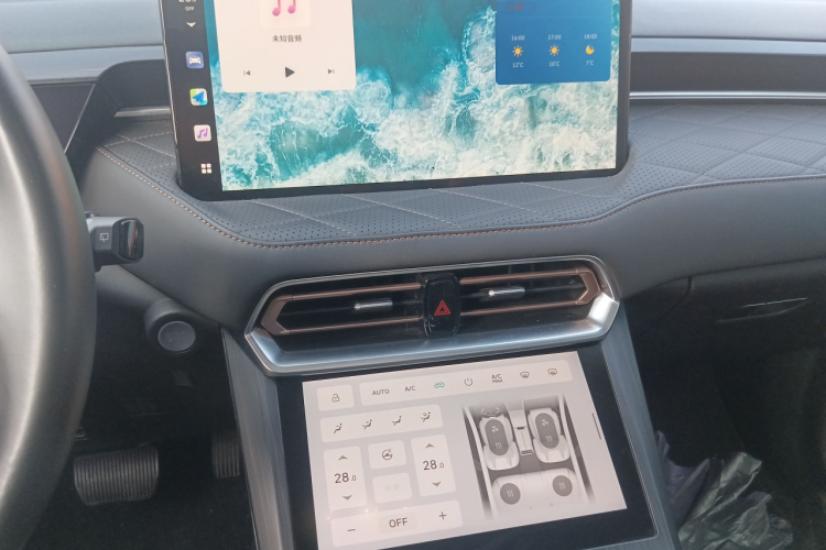 魏牌 拿铁DHT 2022款 1.5T DHT超大杯中控内饰16