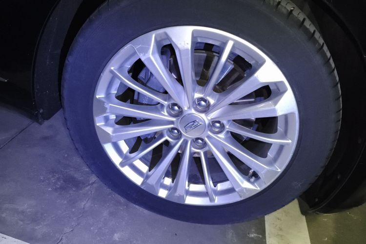 凯迪拉克CT6 2017款 28T 豪华型车身外观10