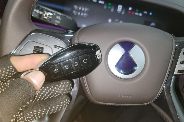 腾势Z9 2024款 1100km 四驱Ultra版中控内饰11