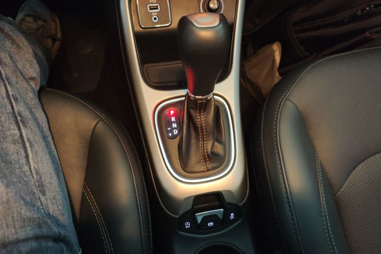 Jeep 指南者 2017款 200T 自动家享版中控内饰18