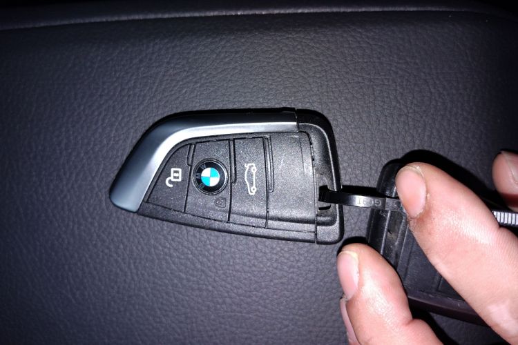 宝马1系 2020款 120i 时尚型中控内饰11