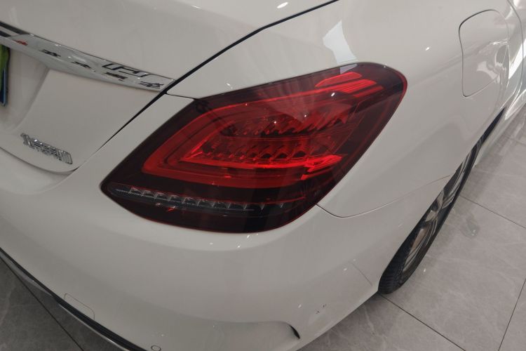 奔驰C级 2020款 C 200 L 时尚型运动版车身外观9