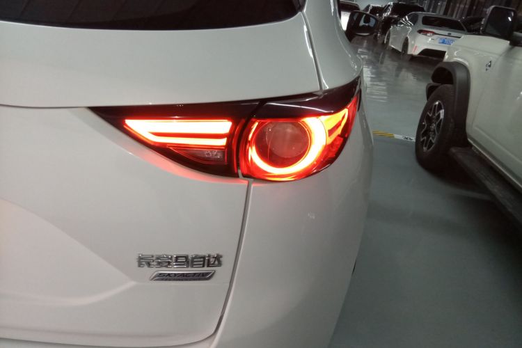 马自达CX-5 2020款 改款 2.0L 自动两驱智尊型车身外观9