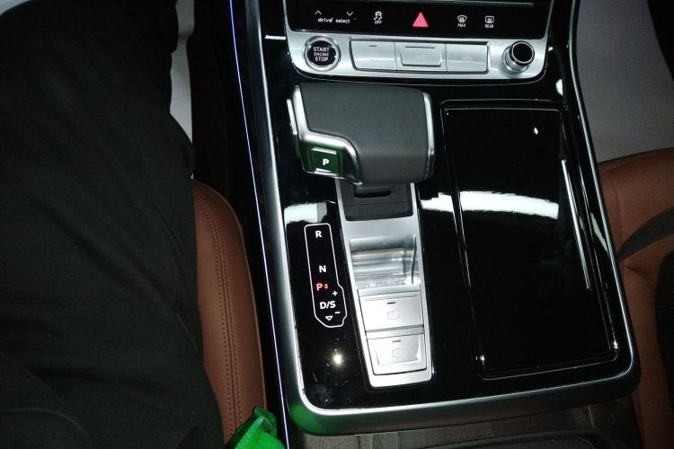 奥迪Q8 2021款 55 TFSI 豪华动感型中控内饰18