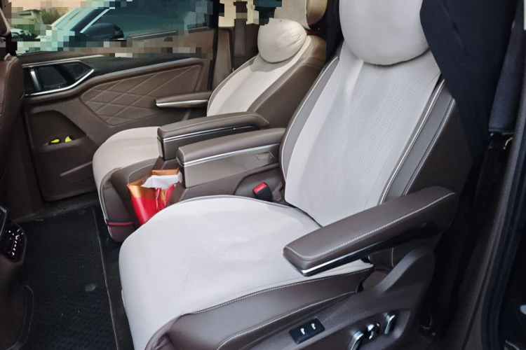 大众 威然 2023款 改款 380TSI 尊贵版中控内饰21