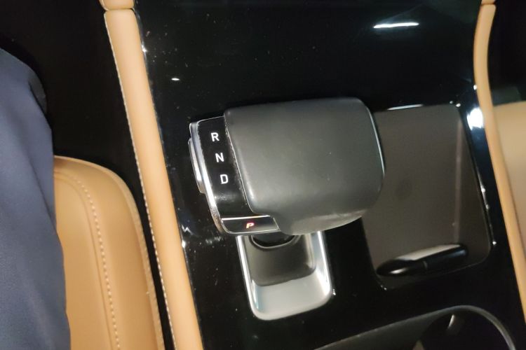 理想汽车 理想ONE 2020款 增程6座版中控内饰18