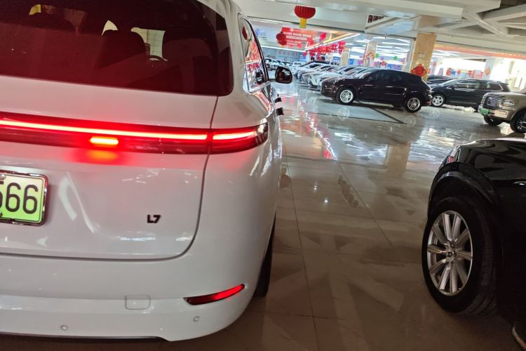 理想汽车 理想L7 2025款 Max 智能焕新版车身外观9