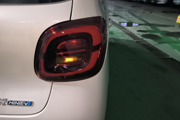 五菱汽车 宏光MINIEV 2025款 四门版 进阶款车身外观9