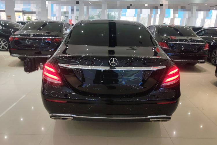 奔驰E级 2020款 改款 E 300 L 时尚型车身外观6