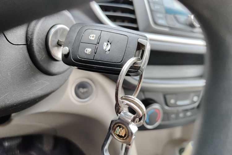 别克 英朗 2015款 15N 手动精英型中控内饰11