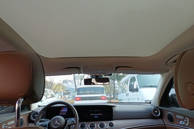 奔驰E级 2023款 E 300 L 时尚型中控内饰22