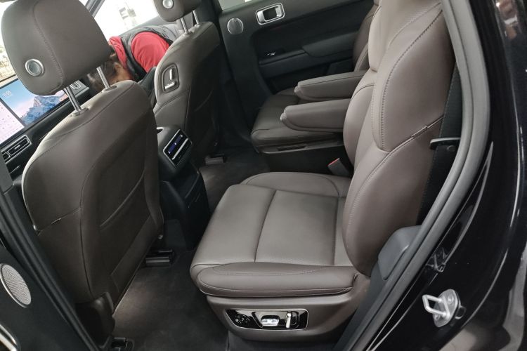 理想汽车 理想L8 2023款 Pro中控内饰21