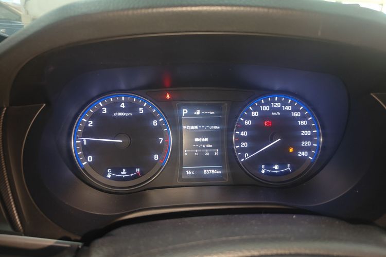 现代 名图 2017款 1.8L 自动尊贵型DLX 国V中控内饰14