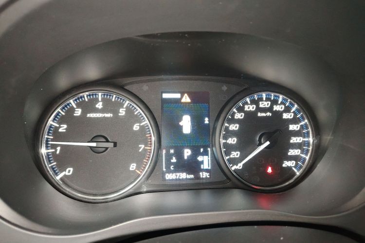 三菱 欧蓝德 2019款 2.4L 四驱致享版 5座 国VI局部细节14