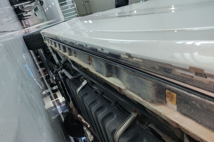 丰田 埃尔法 2021款 双擎 2.5L 尊贵版机舱底盘30