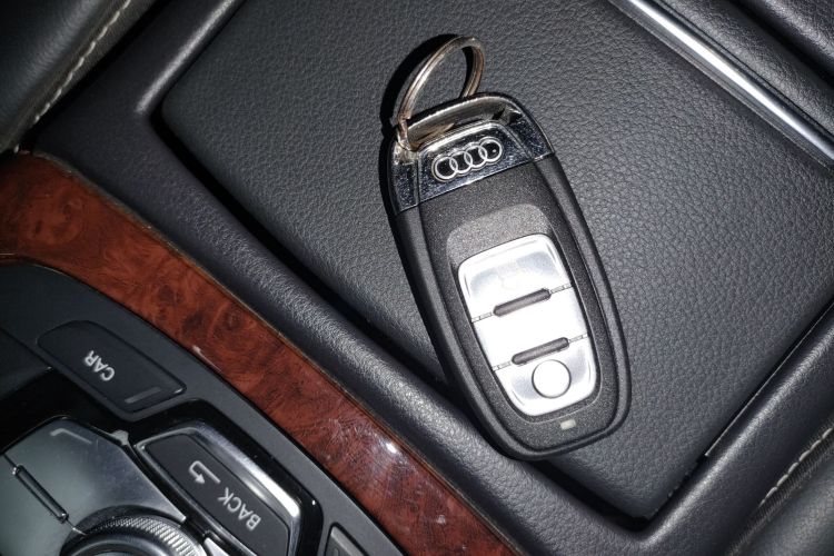 奥迪A6L 2018款 30周年年型 45 TFSI quattro 运动型中控内饰11