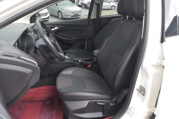 福特 福克斯 2018款 三厢经典 EcoBoost 180 自动精英型局部细节19