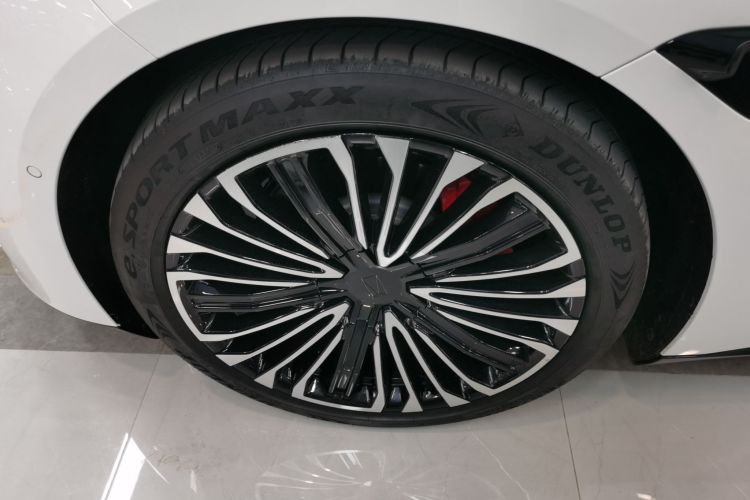 阿维塔12 2024款 改款 700 三激光后驱奢享版车身外观6001