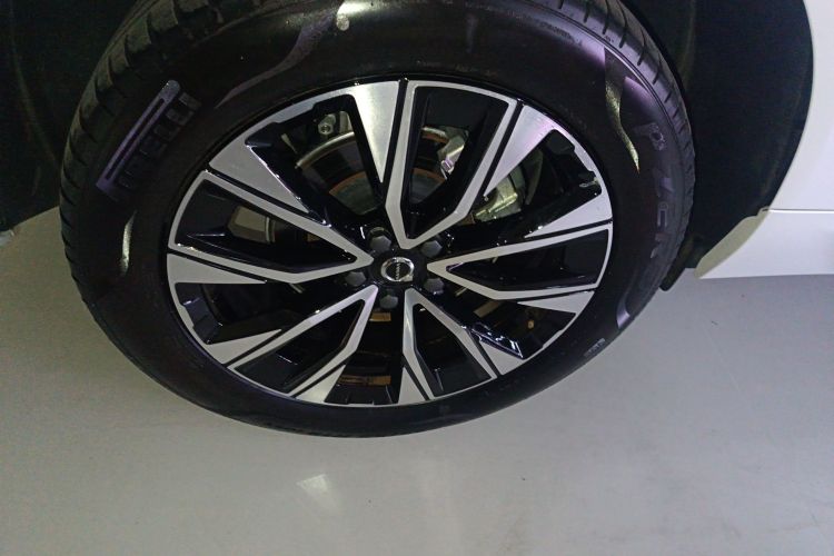 沃尔沃XC60 2025款 B5 四驱智远豪华版车身外观6008