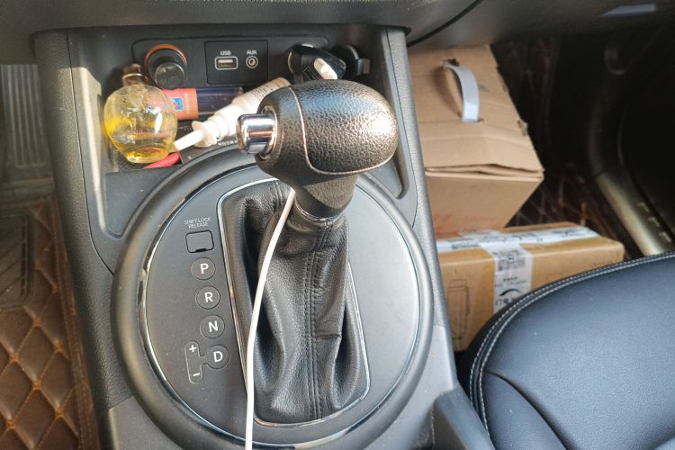 起亚 智跑 2016款 2.0L 自动两驱版GL中控内饰18