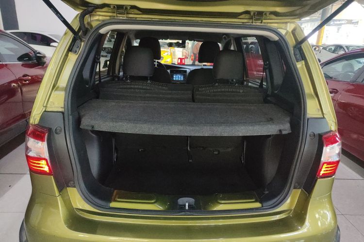 日产 骊威 2013款 劲锐 1.6XL CVT舒适版机舱底盘23