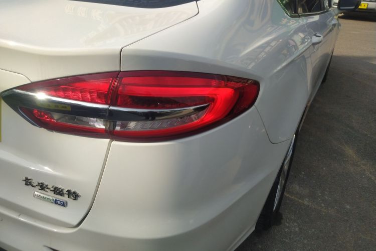 福特 蒙迪欧 2020款 EcoBoost 180 时尚型车身外观9